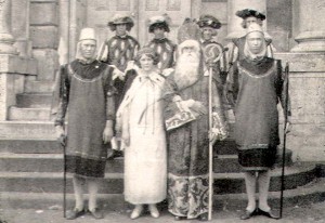Several student dressed in medival costumes